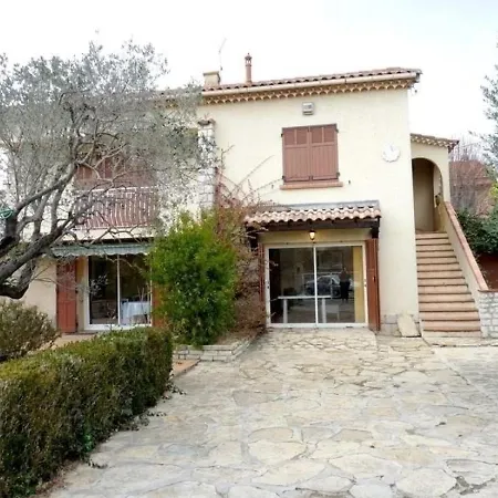 בית נופש House La Caillere Basse 1 *